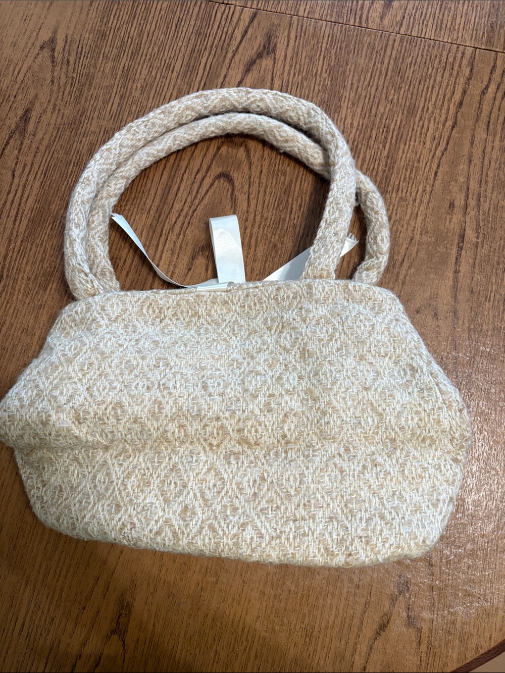 Boyne Valley Weavers Cream Women's Shoulder Bag with Bow Accent - Picture 3 of 4